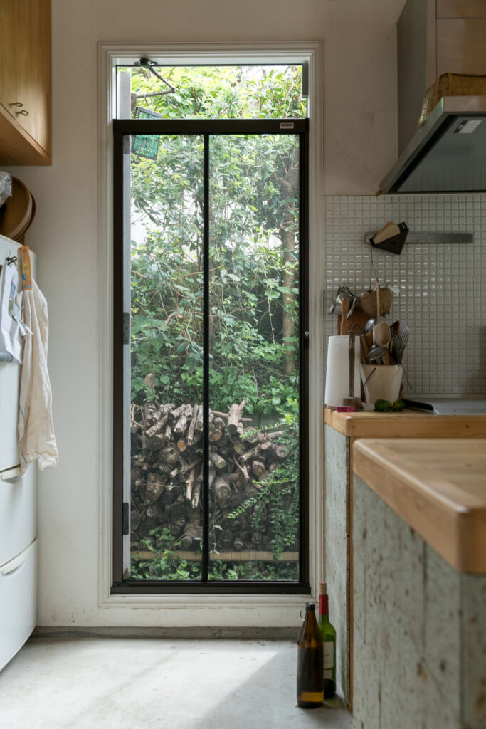 建築デザイナーの自邸 鎌倉の緑豊かな高台に建つ
居心地の良い小さな平屋 | Style of Life | 100%LiFE-12