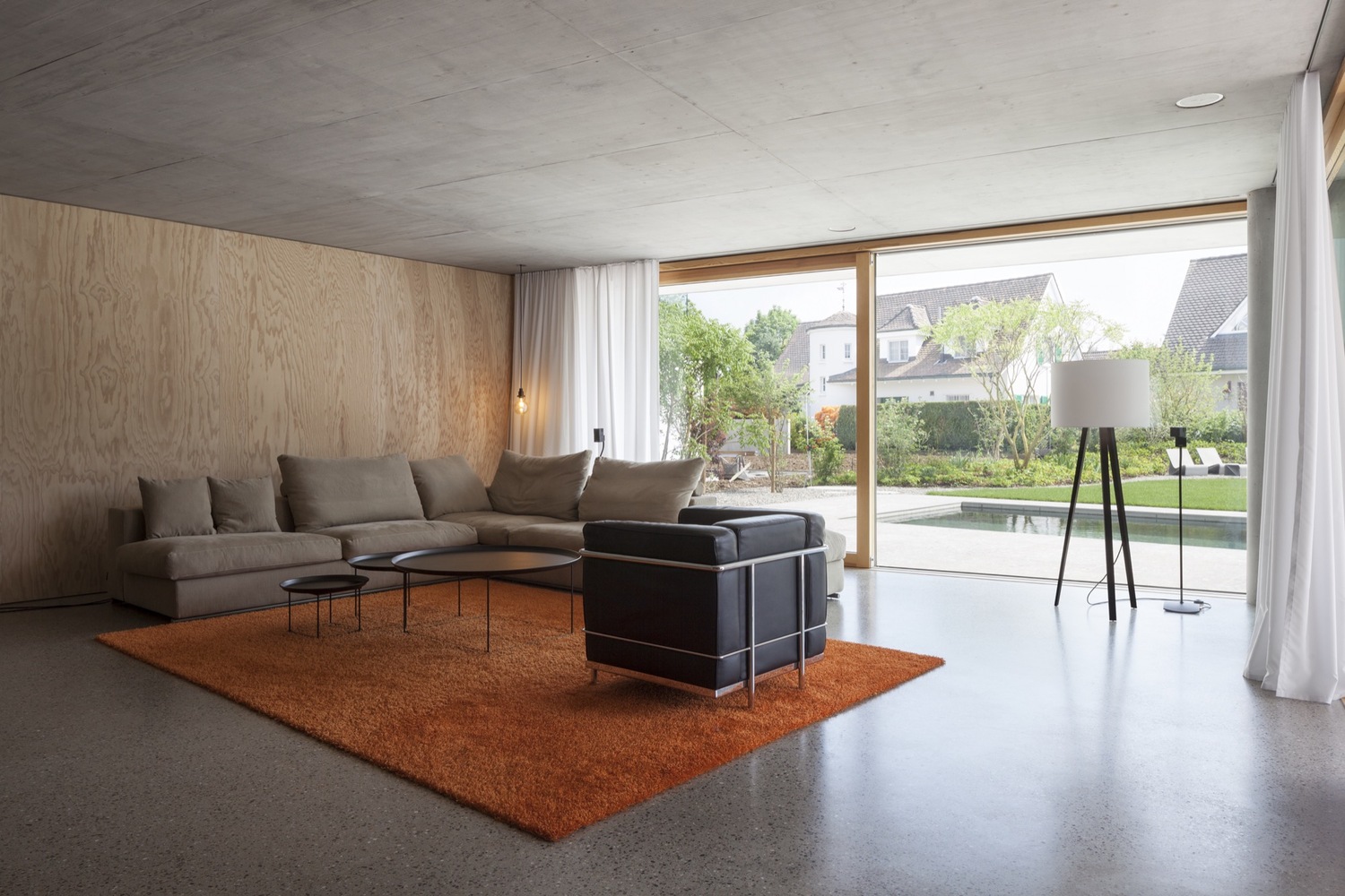 瑞士 Neuhofweg 住宅 | 混凝土与光影的雕塑艺术-11