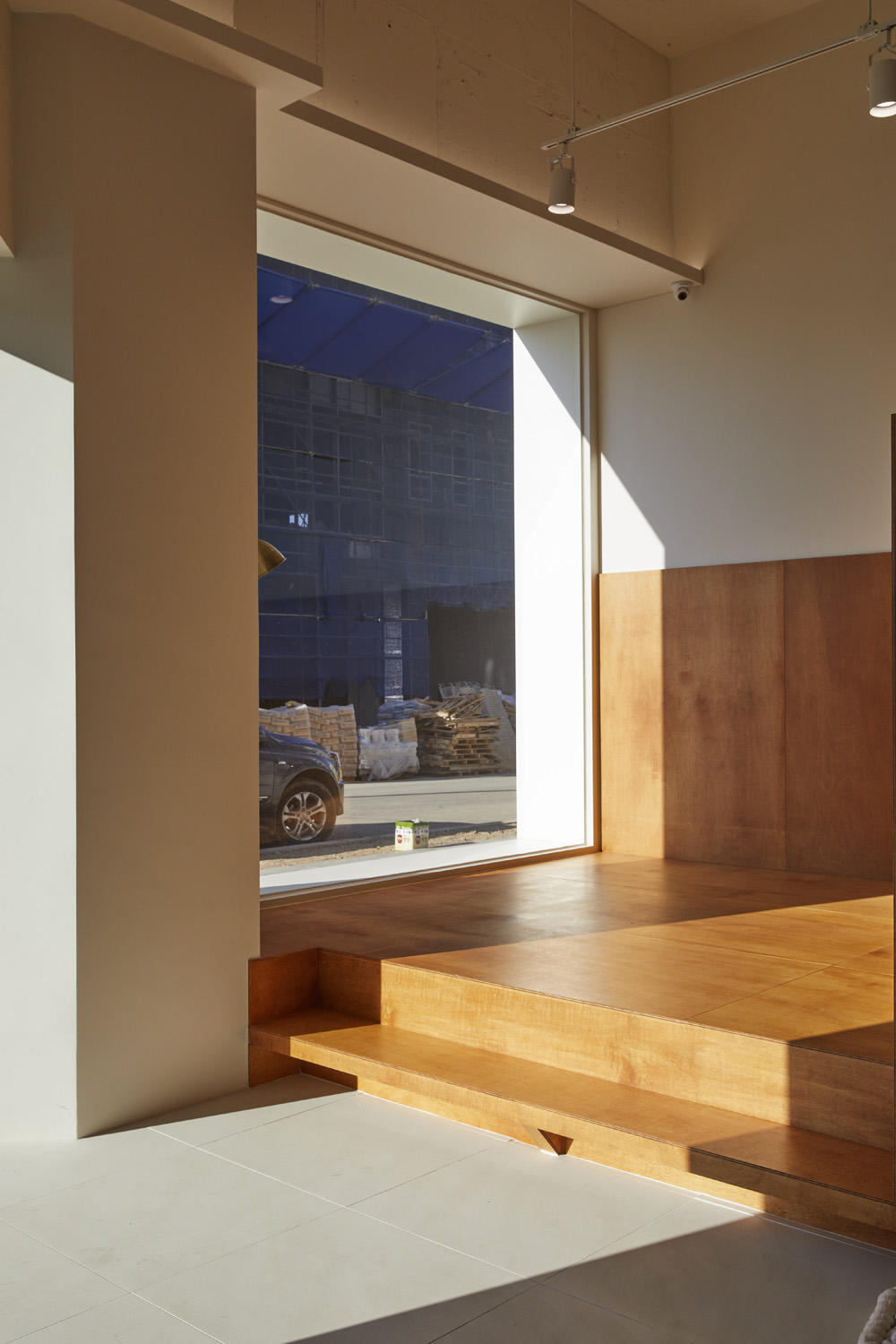 首尔 CAFÉ 4LEAF | 极简白的小清新咖啡厅设计-17