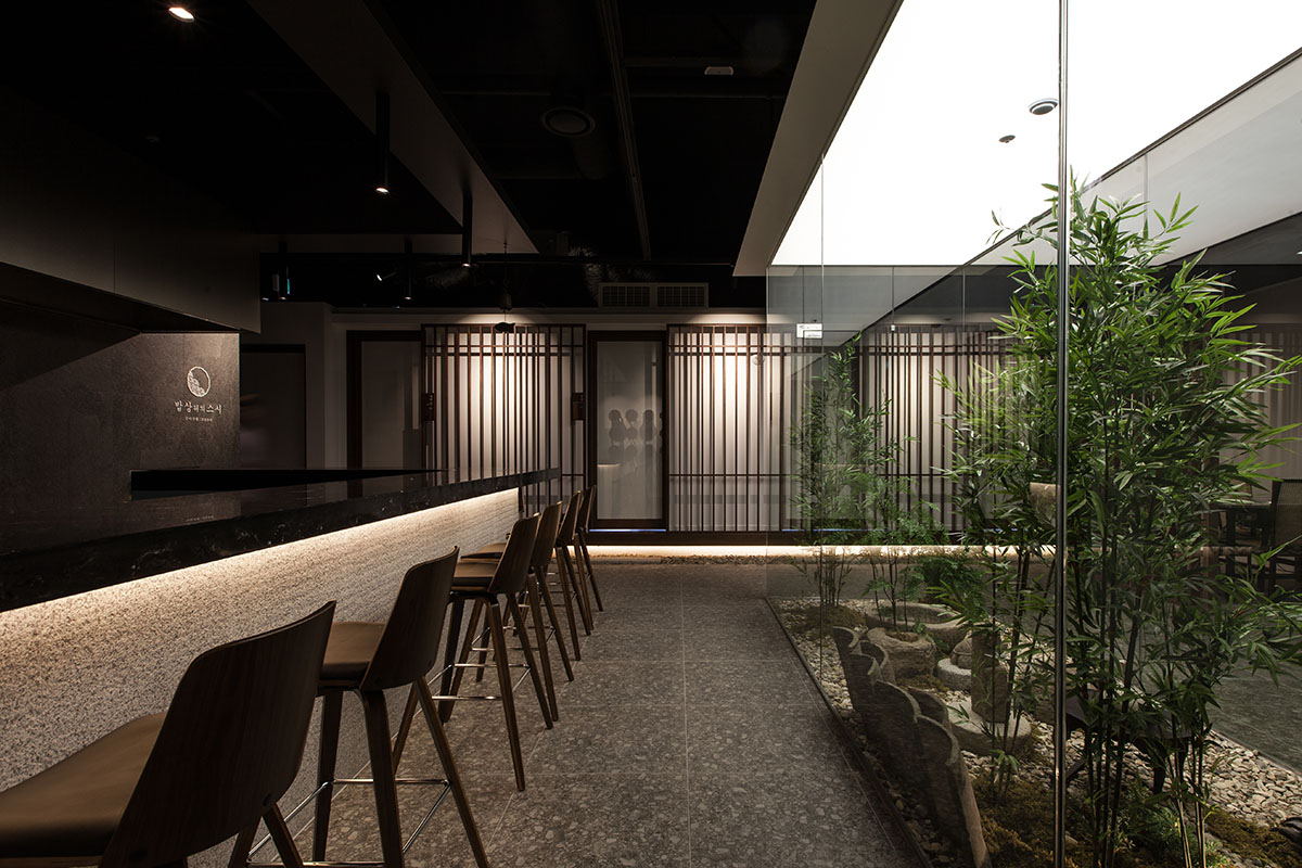 韩式餐厅“中央情报局”设计 | 石木庭院与传统氛围的完美结合-16