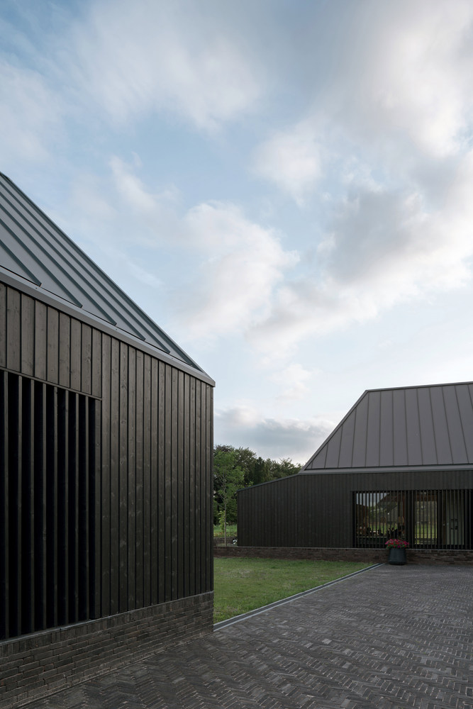 荷兰现代农庄中的两套住宅与工作室-45