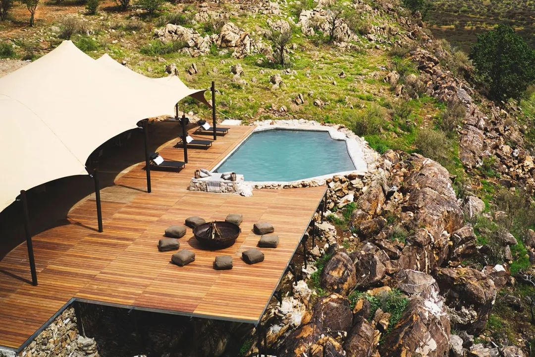 纳米比亚山顶野奢酒店,融入本土文化的生态度假胜地-10