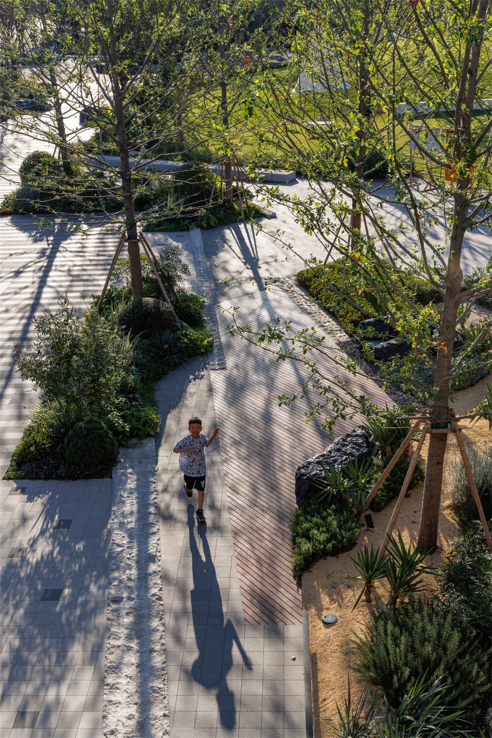 万科檐语间：城市中的原野 公园里的商业 / ROXin容心设计-25