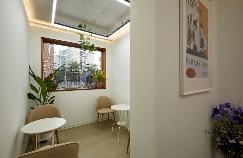 14 坪简约咖啡厅，展现 white&wood 风格魅力-12