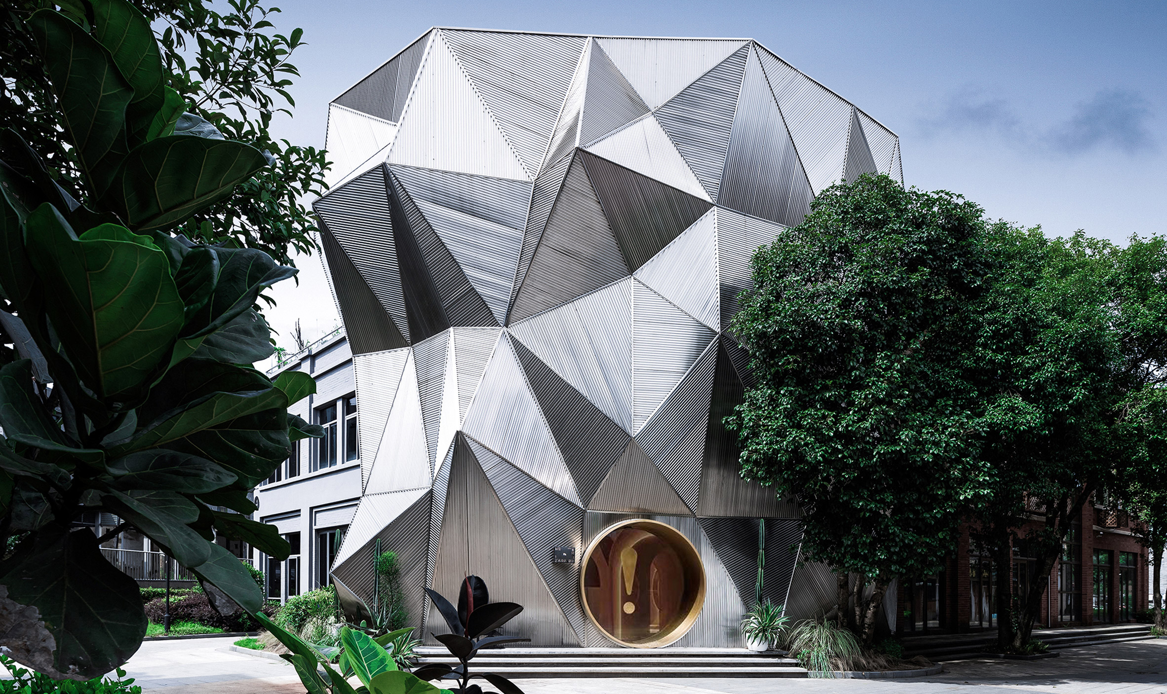 Ya Space! | 致敬 Memphis Group 的 Hangzhou 家具展示空间-0