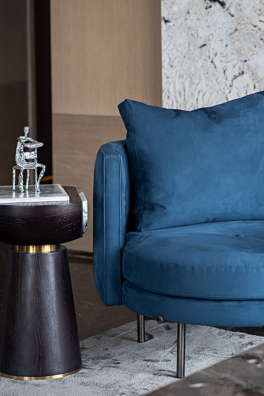 雕塑艺术与光影的奢华平层设计-8