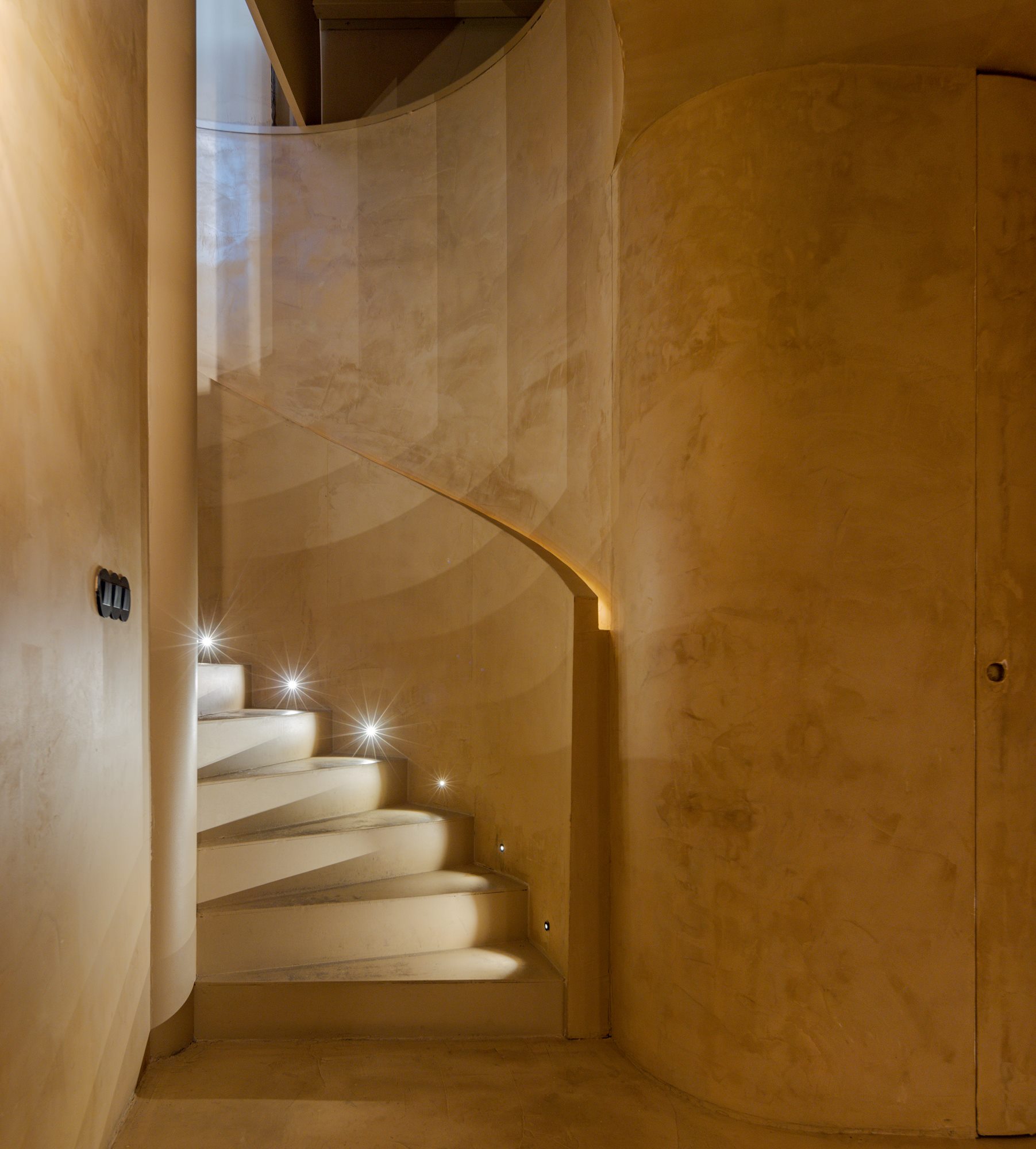 "葡萄牙波尔图 BMCAR 宝马展示厅 | 家的概念，温馨的汽车体验"-24