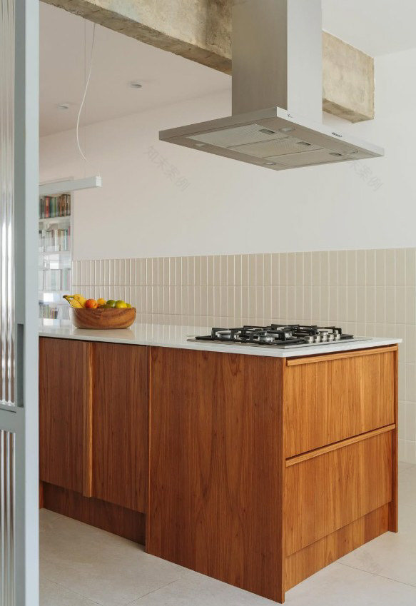 露西亚和埃利奥公寓 · 2024-18