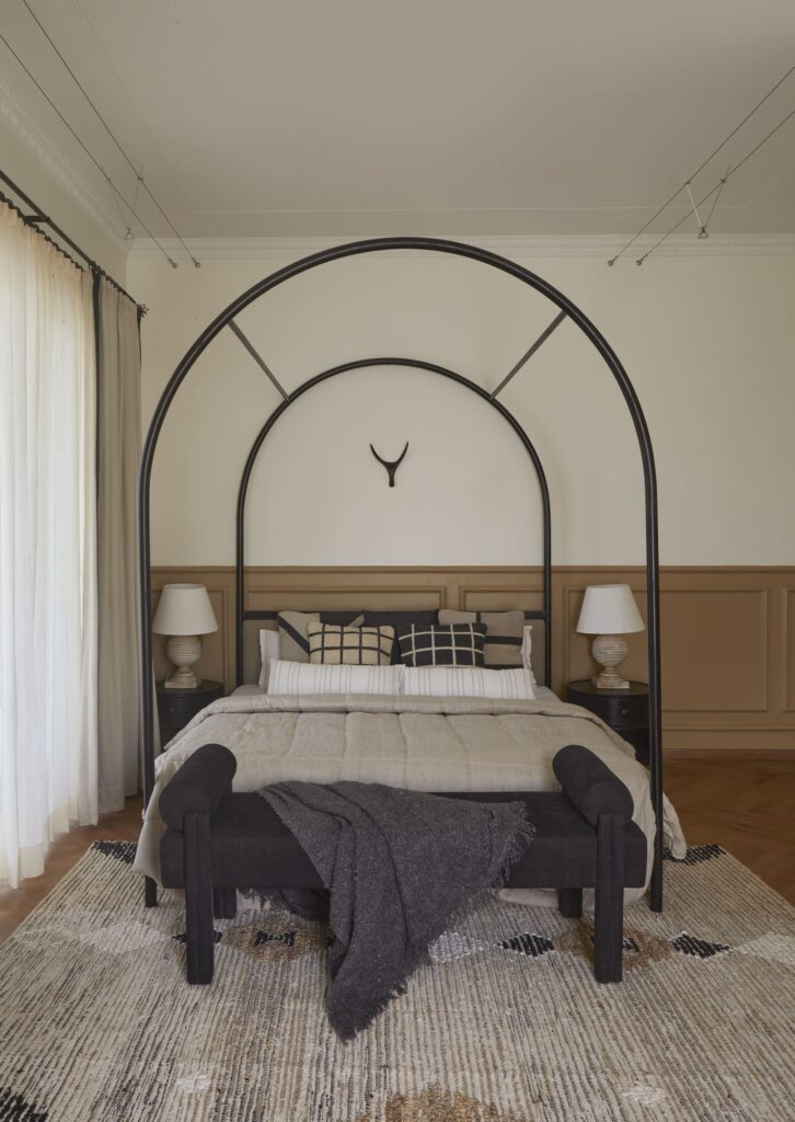 鸡蛋花庄园
注:Frangipani常见指鸡蛋花 ,Estate有庄园、地产等意思,结合语境这里翻译为鸡蛋花庄园较为合适 丨FADD Studio-31