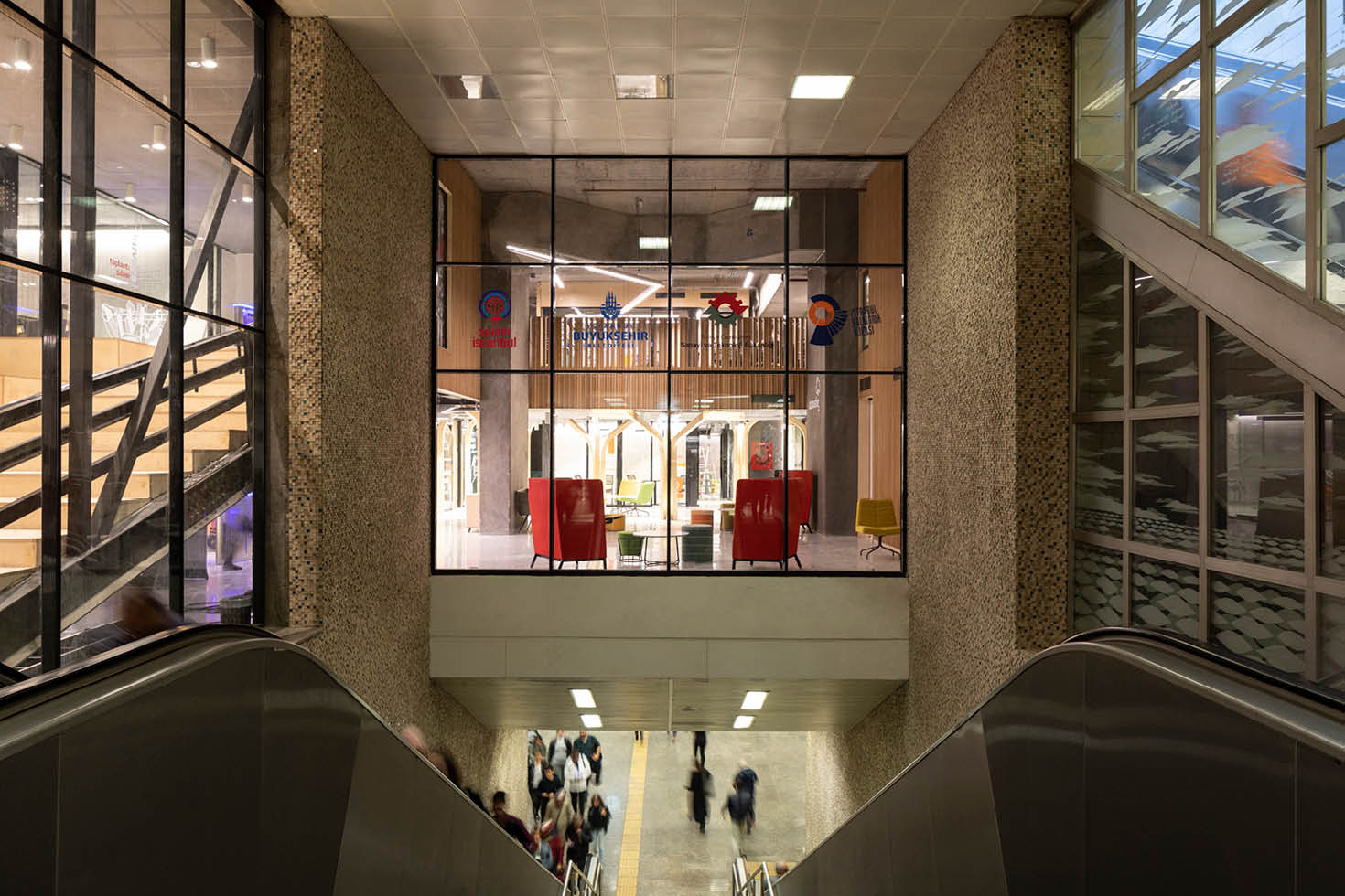 伊斯坦布尔地铁 cave 变身未来科技实验室-15