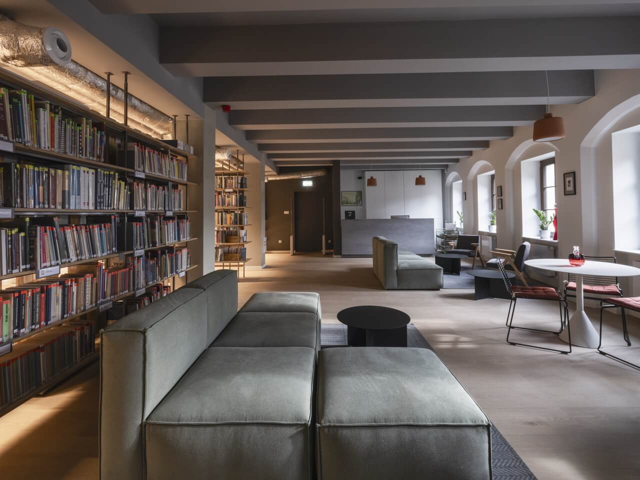 Niezwykła renowacja Książnicy Stargardzkiej - zobacz, jak stare spotyka nowe! - PLN Design-1