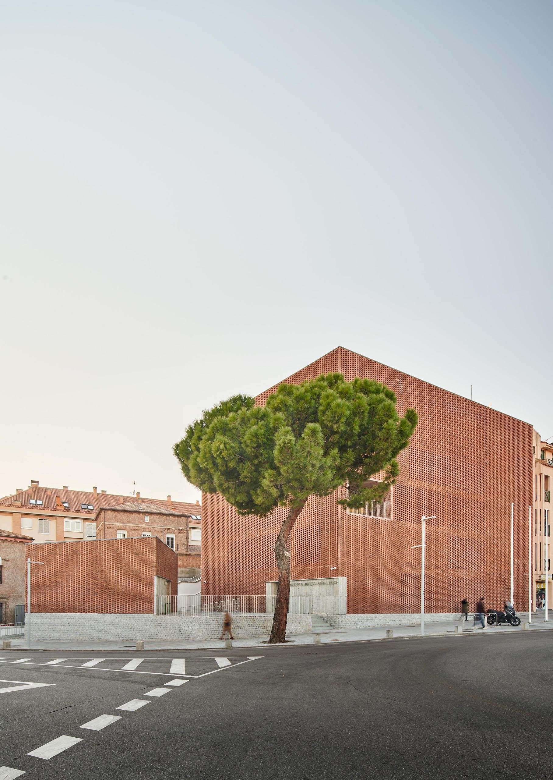 博阿迪利亚德尔蒙特市立图书馆丨西班牙马德里丨Matos Castillo arquitectos-3