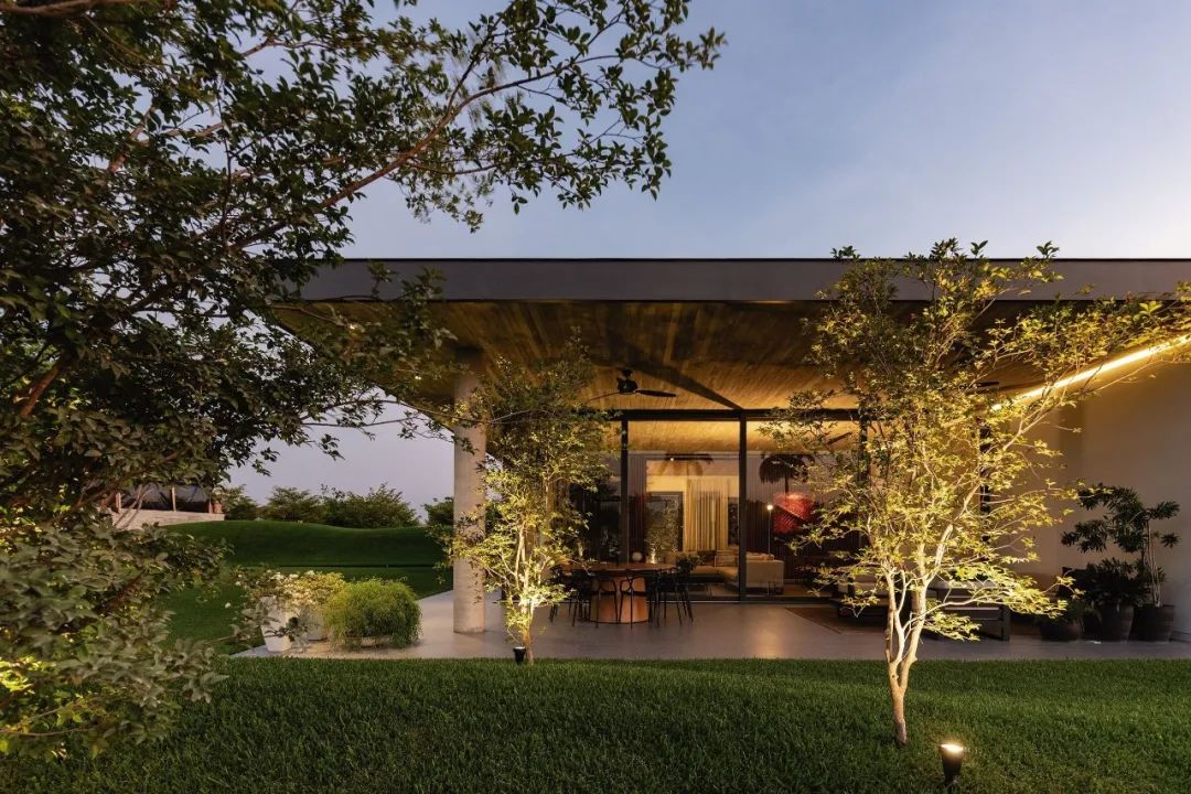 厄瓜多尔 6M 别墅 | 融入自然的简约空间-22