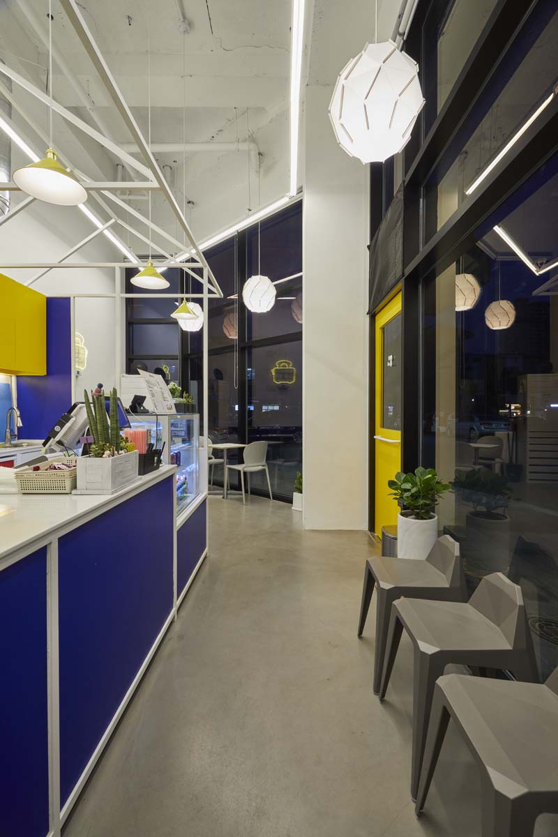 色彩点睛的 8 坪小空间-12