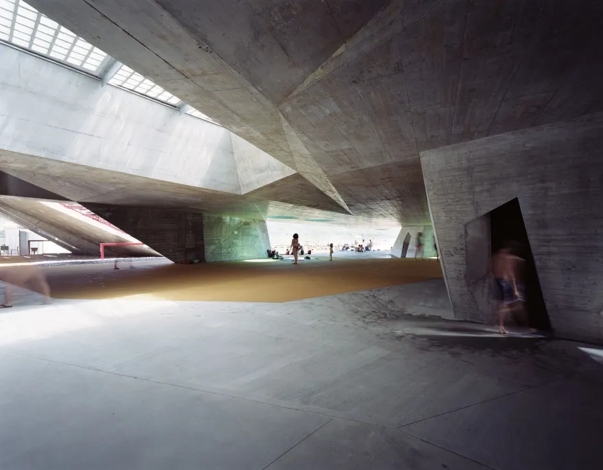 意大利 Caldera 湖畔游泳馆 · 休闲与感官的全新体验-13