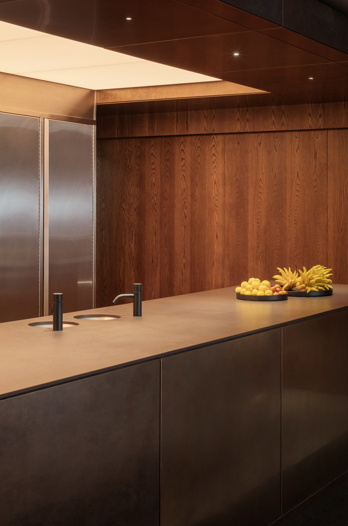 轻奢感木质餐厅装修设计案例-14