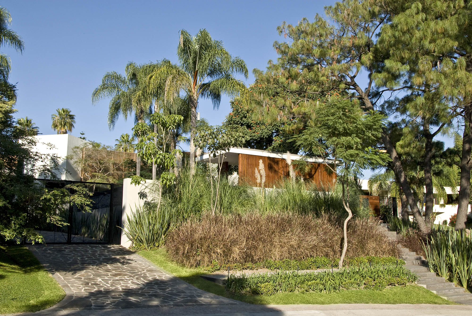 RP之家

注：Casa常见于西班牙语或葡萄牙语中，意为房子、家 ，RP因没有更多背景信息，暂按其字母原样保留，可结合具体情境赋予其更准确的含义 丨墨西哥瓜达拉哈拉丨Alvaro Moragrega,arquitecto-24