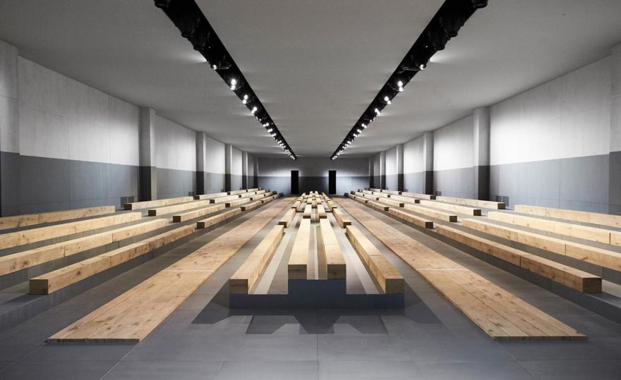 时尚盛宴 | 2017 春夏时装周秀场室内设计亮点-9