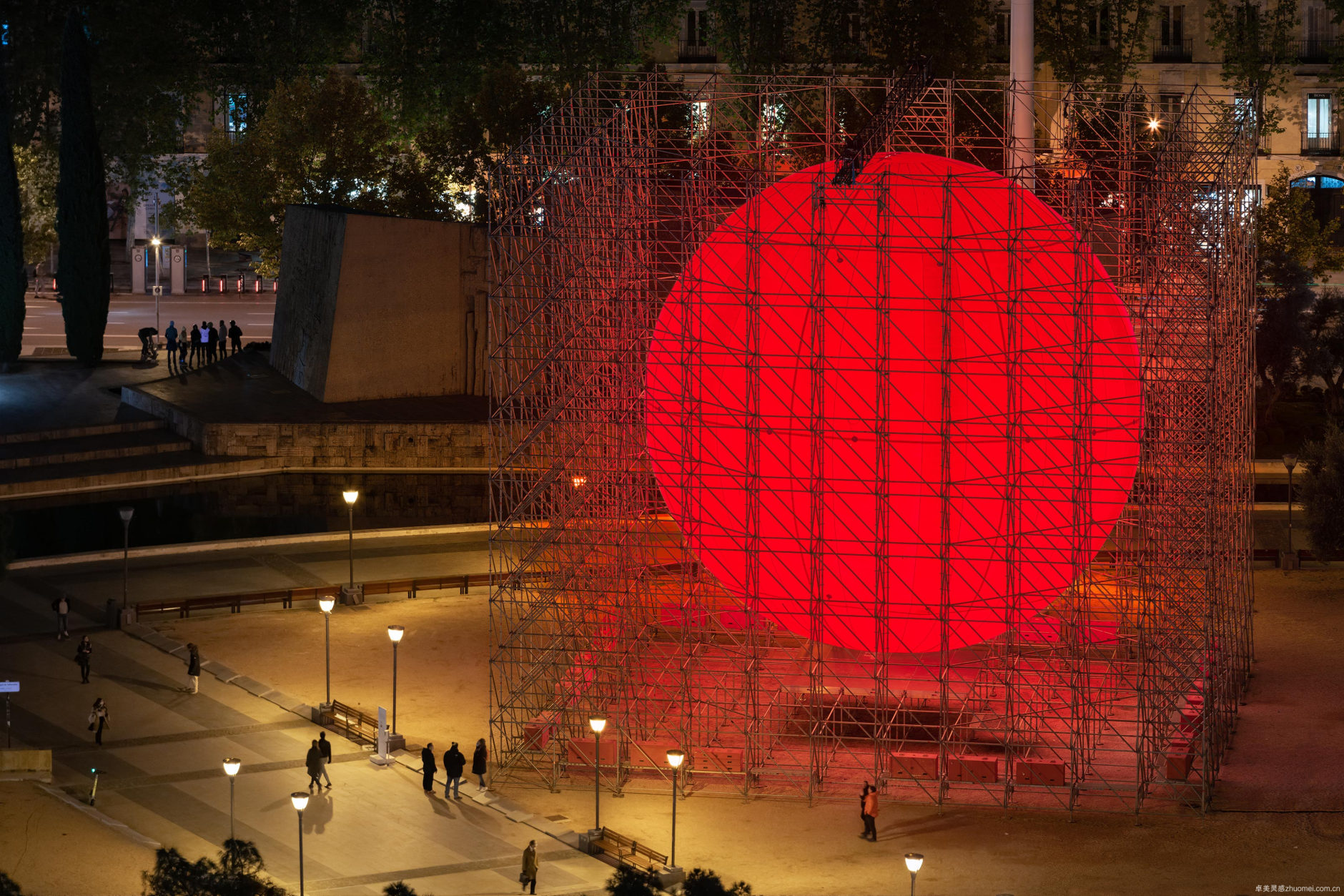 SpY 打造巨型红色球体装置"Tierra"，反思人类与地球的关系-23