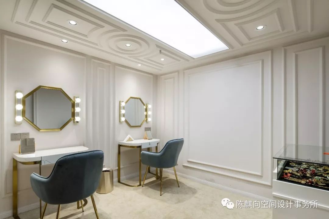 现代简约,展现品牌魅力——月几美学中心设计-45