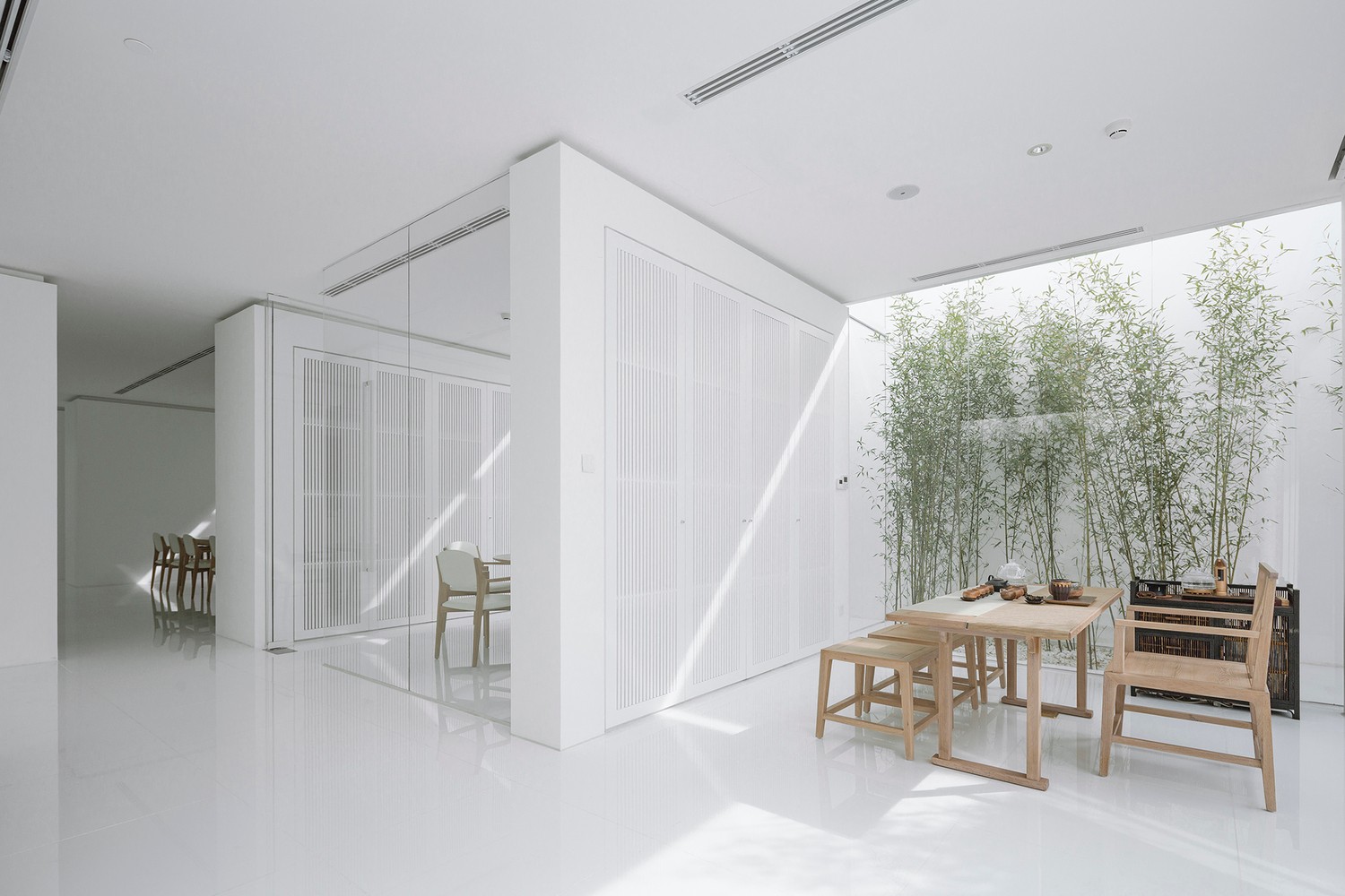 “闹中取静”——购物大厦上建立起竹林环绕的私人会所-12