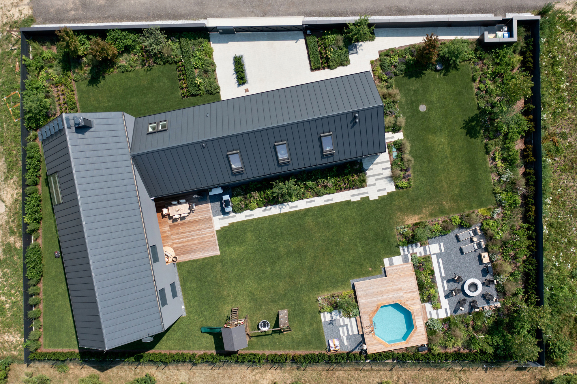 灰色房子丨RS+ Robert Skitek-26