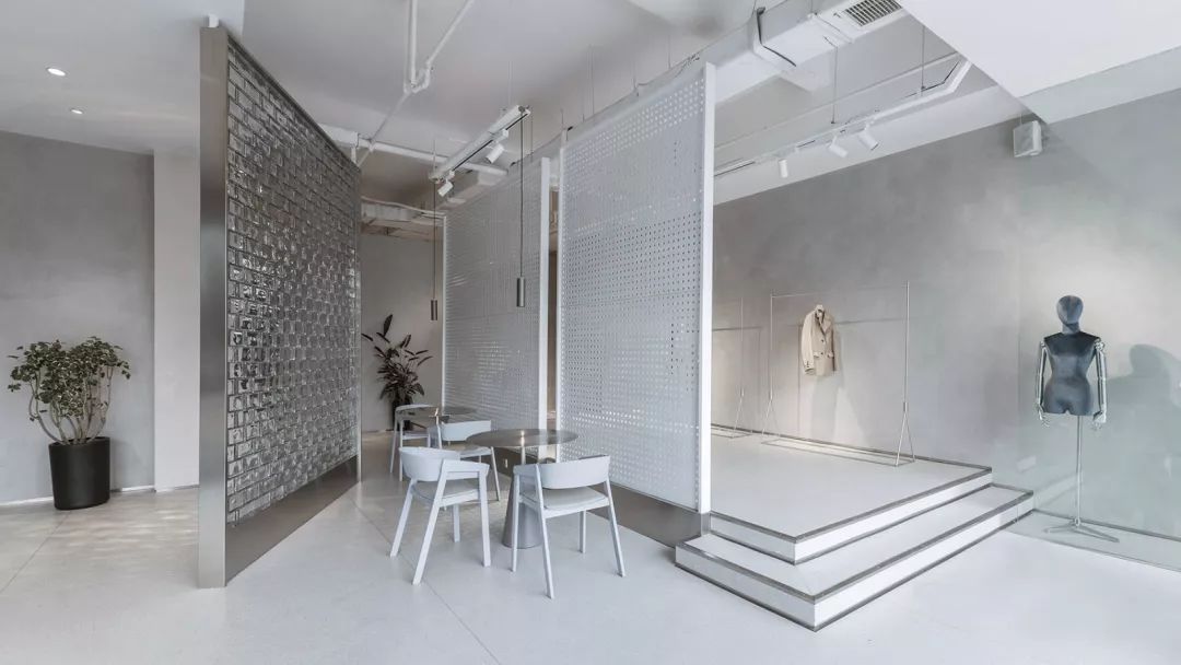 260㎡水泥灰＋玻璃砖打造的买手店 末染装饰设计-2