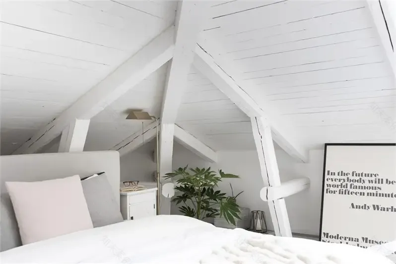 优雅双层公寓,阁楼卧室的独特魅力-18