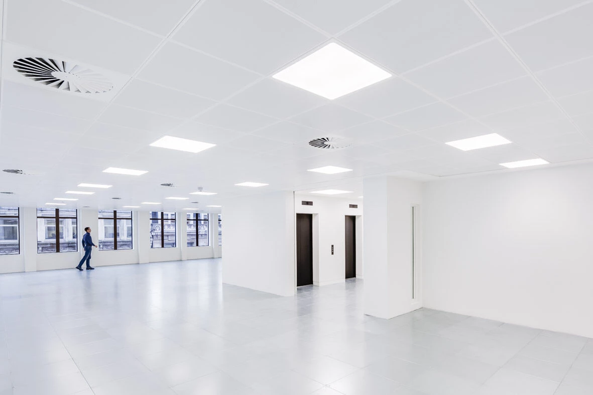 伦敦 Eastcheap 办公室 | 波浪般有机天花营造独特空间体验-14