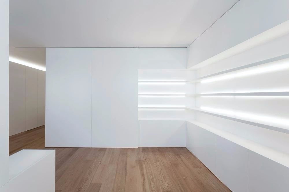 120平米的极简白公寓，用上灯带更美了！-10