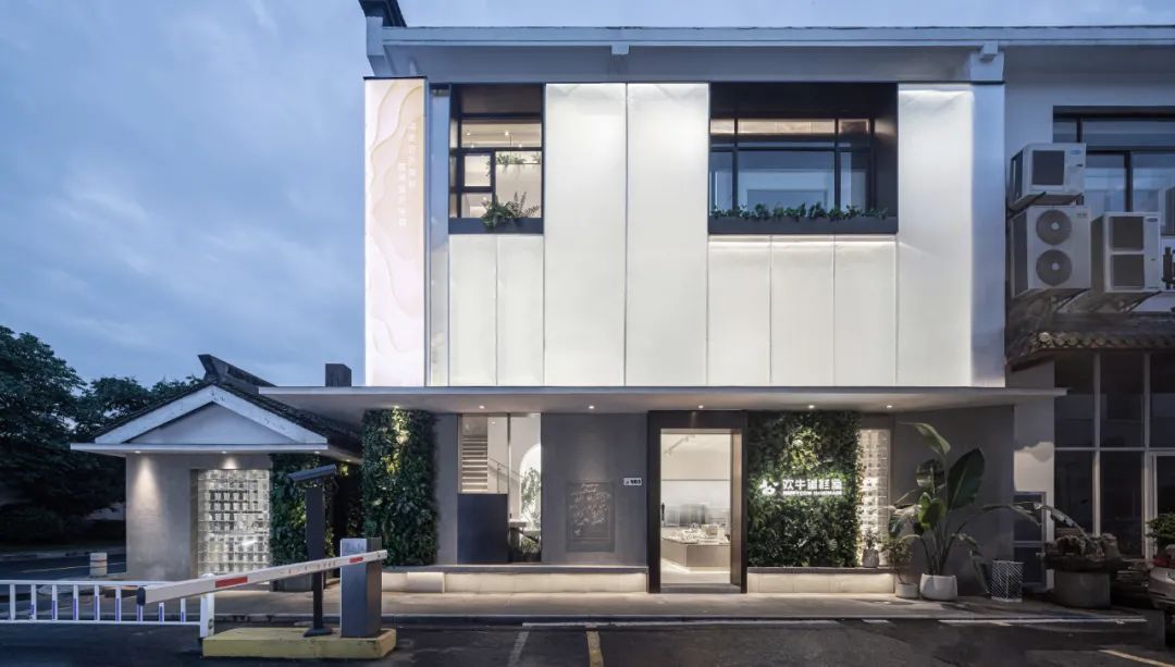 杭州“欢牛蛋糕屋”打造奶油蛋糕盒子空间-3