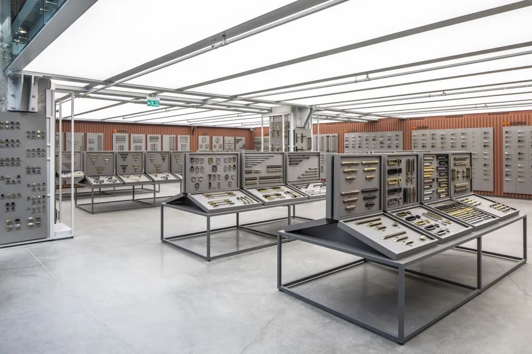 工业美学的空间叙事：System展厅的粗犷与精致哲学-5