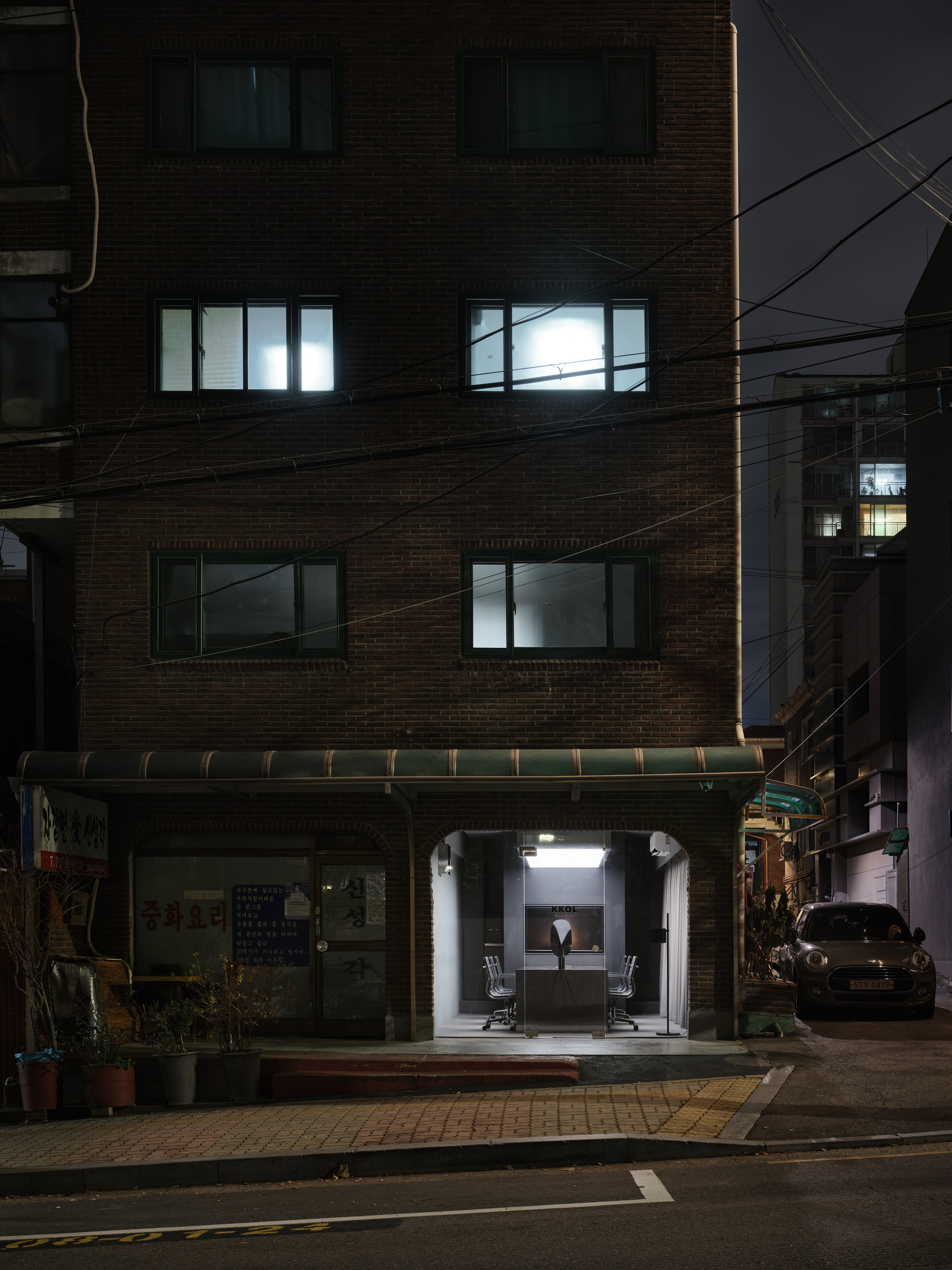 现代极简风格的办公室设计-11