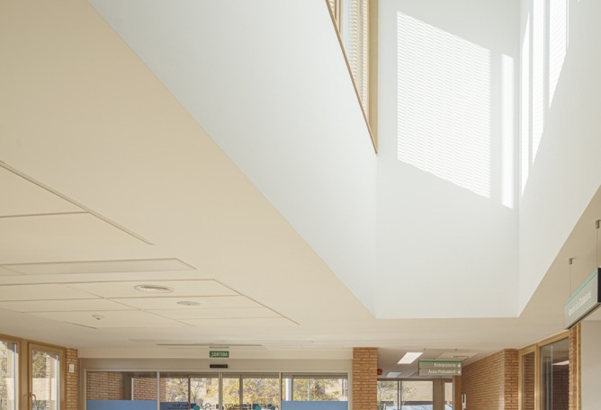 Can llong 初级医疗保健中心丨西班牙丨Comas  Pont Arquitectes-25