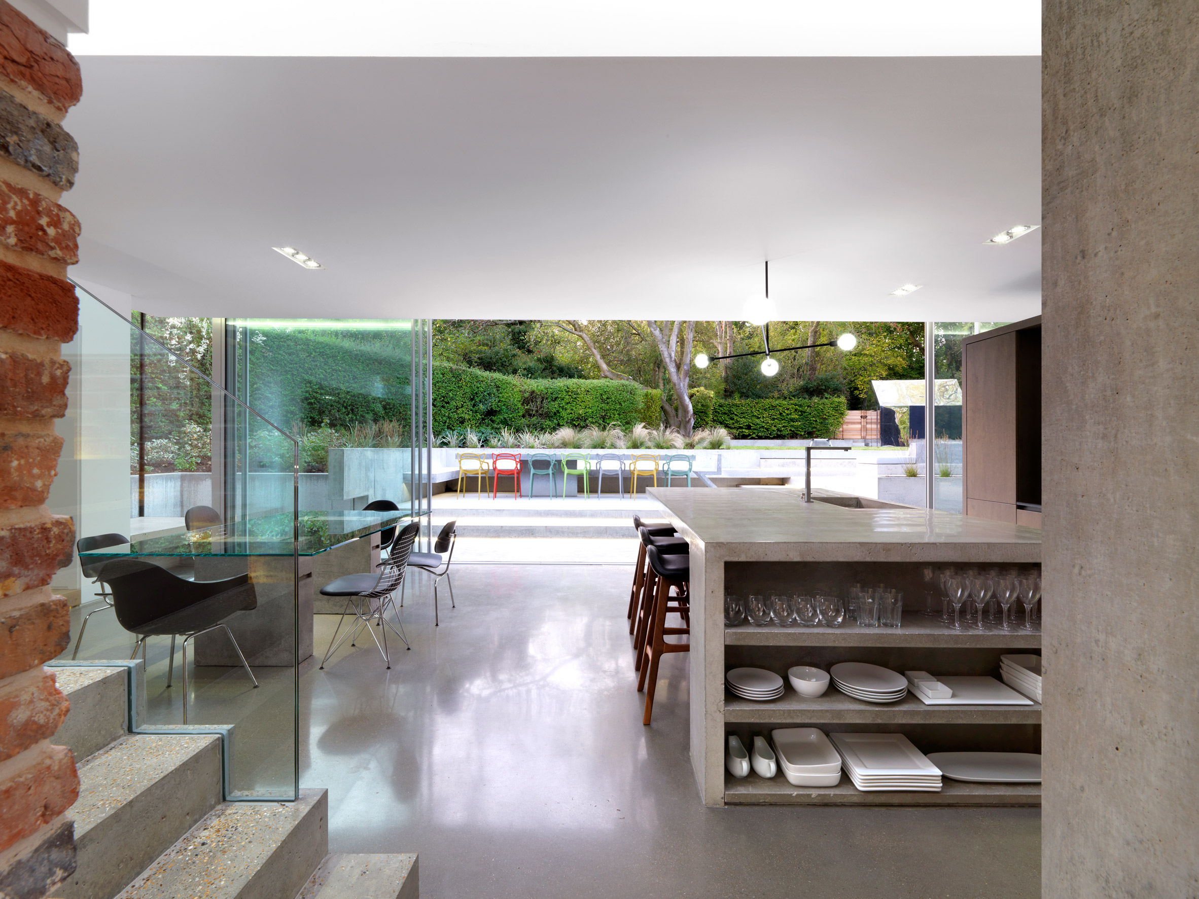 Guy Hollaway adds contemporary extension to his country cottage-10