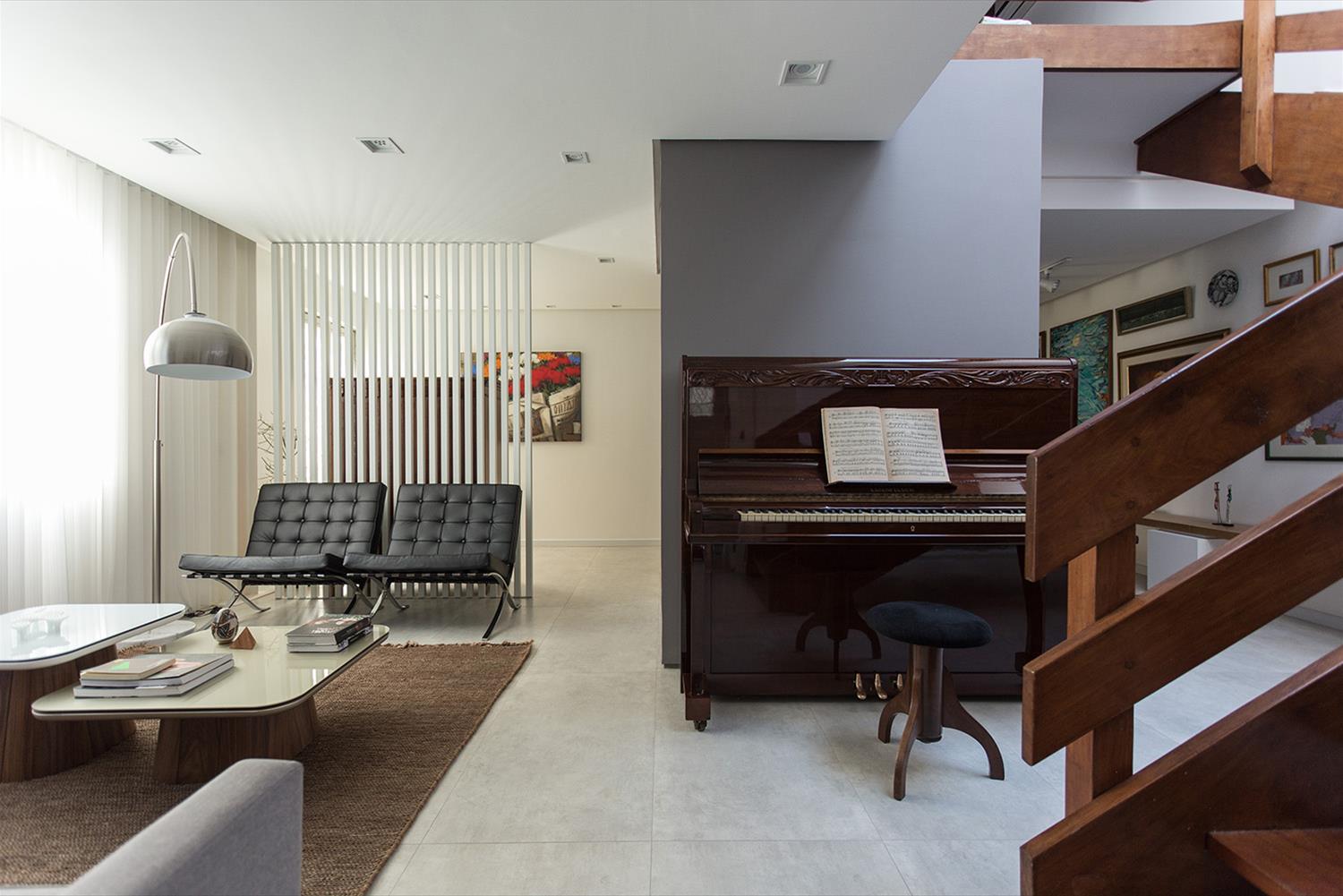 巴西 Casa Florêncio 住宅改造，极简风格与木质元素的完美结合-7