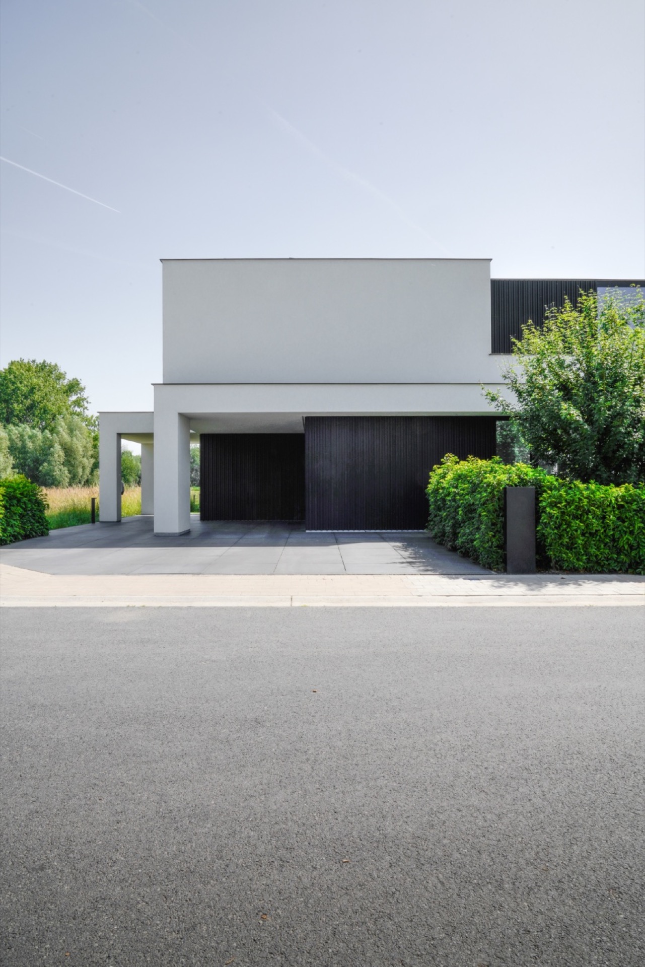 Ruime villa uitgevoerd in strakke, moderne crepi-14