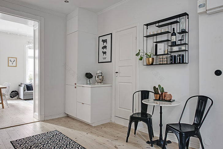 瑞典灰色家居,金属元素与插画打造个性空间-17