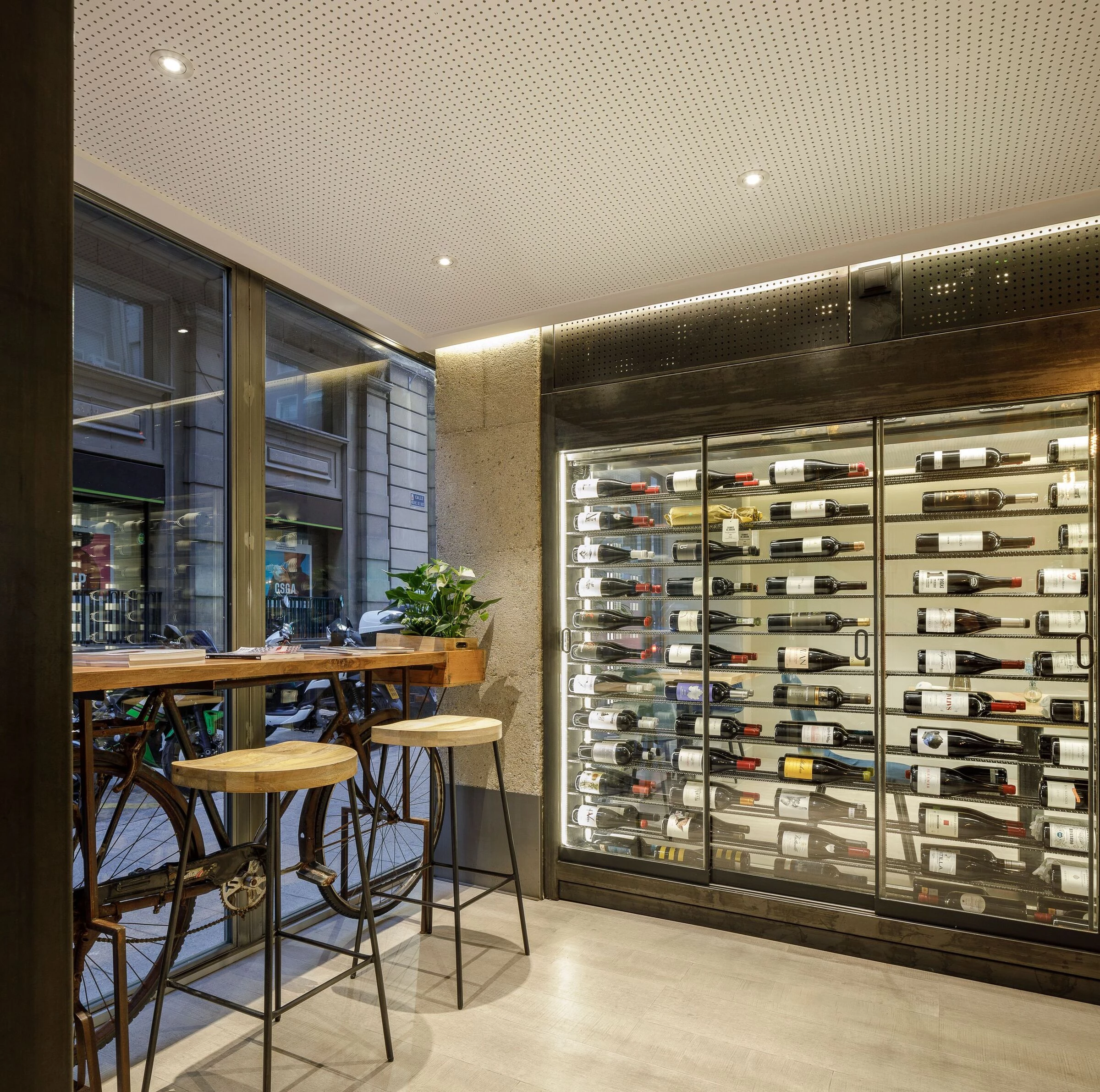 预算问题变成设计优势，打造原生态工业风格餐厅-16