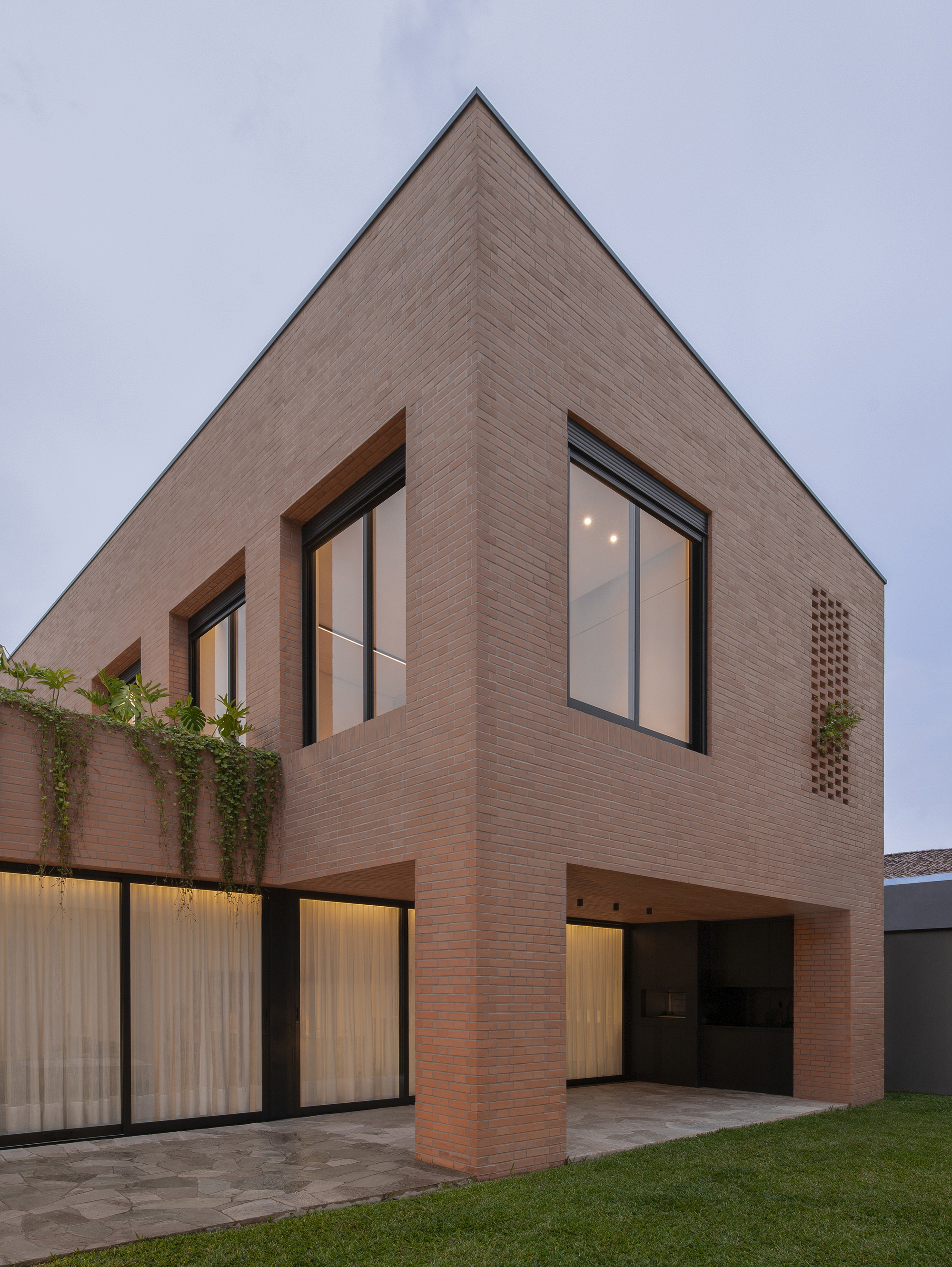 托朗住宅丨巴西丨Luana Barichello,Nommo Arquitetos-16
