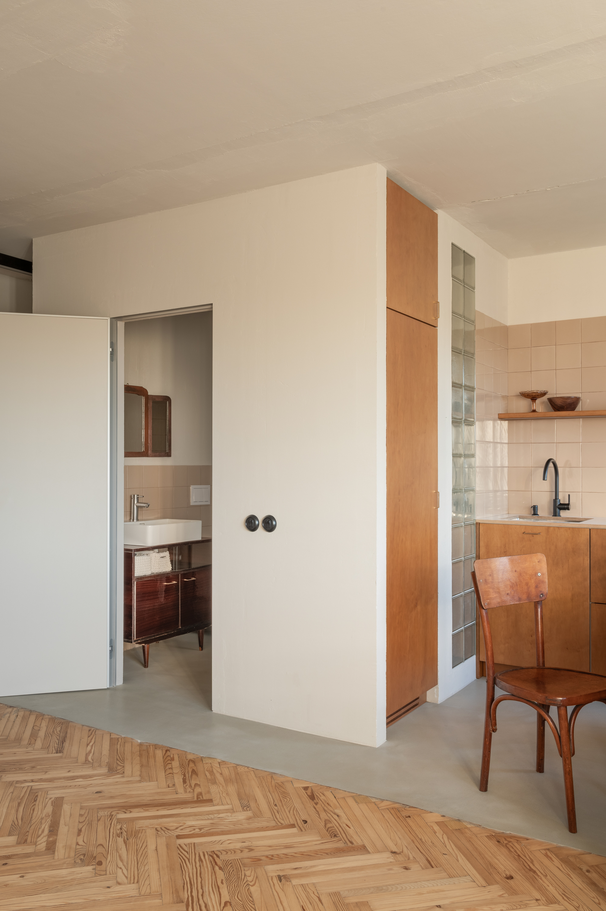 若ZOZULKA为特定人名、地名或品牌名等专有名词，通常可直接音译为佐祖尔卡  丨乌克兰利沃夫丨Iryna Bilohan-26