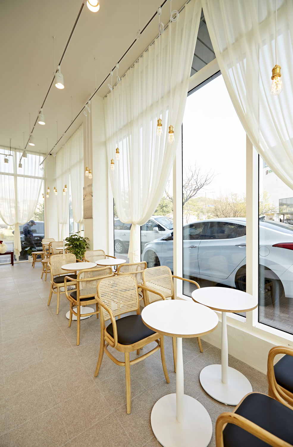 18 坪卡啡因的现代时尚 | 极简与舒适的完美融合-12