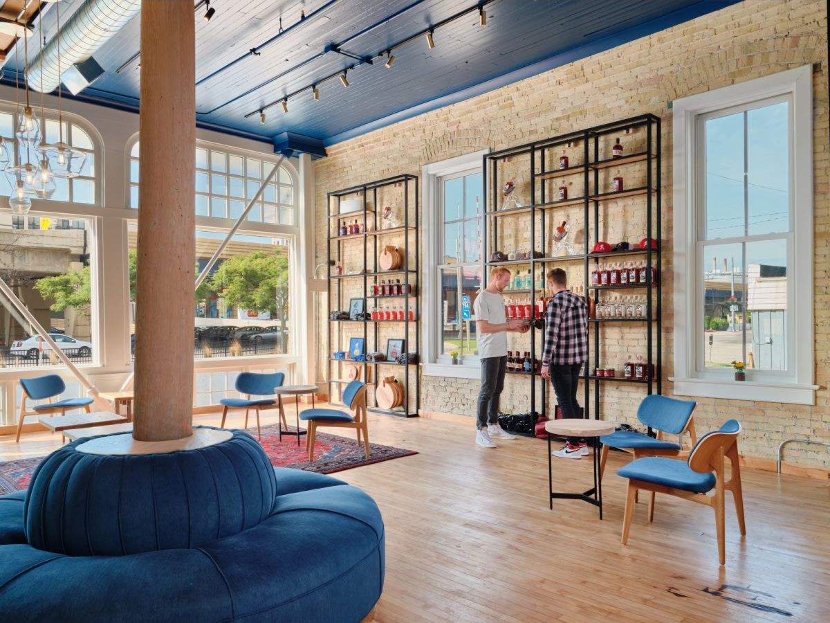 Milwaukee 百年建筑翻新,HGA 打造 Central Standard Craft Distillery Crafthouse & Kitchen-15