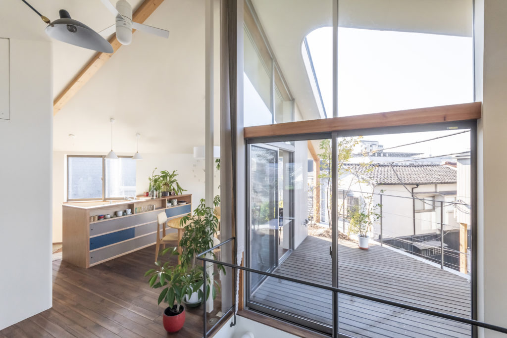 日本文化とグリーンの融合緑のルーフバルコニーが内と外とを曖昧に繋ぐ | Architecture | 100%LiFE-14