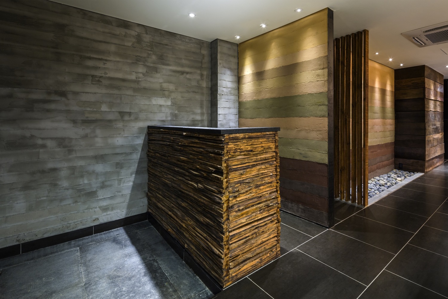 喧嚣中的宁静空间——越南胡志明市“Syunkato Soba”餐厅设计-57