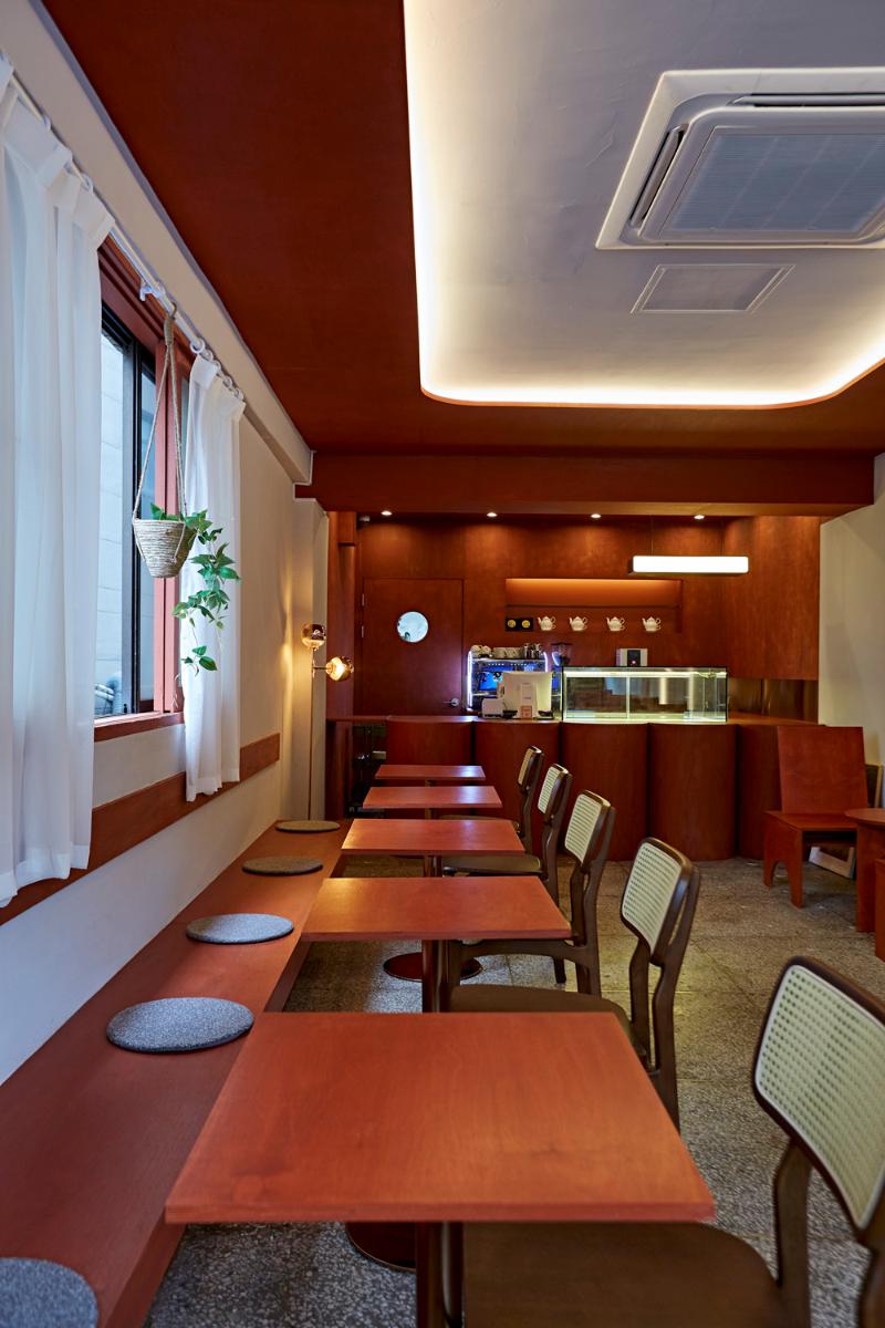 16 平高级感红色木质甜品店设计-13