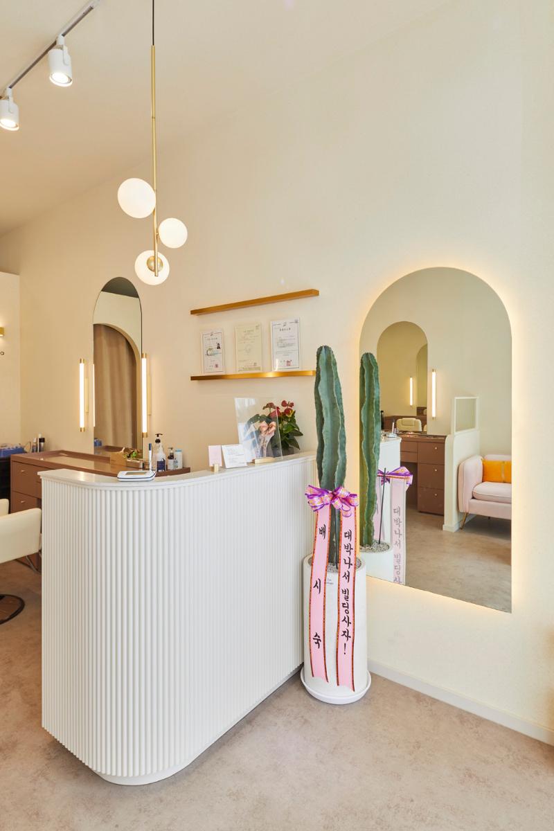 简约清新 11 坪美妆店设计-8