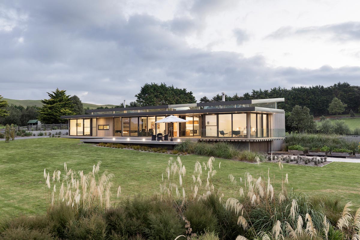 Lakes Edge light, airy holiday home by ChowHill Architects   CAANdesign  Architecture and home design blog-2