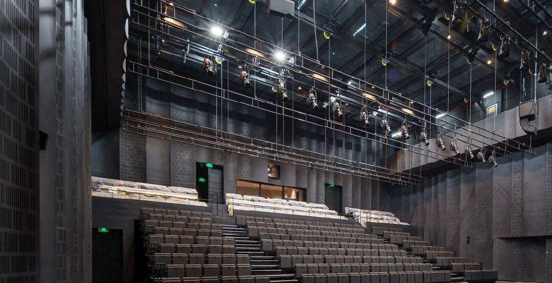 “家门口”的世界级盛宴：未来之瞳大剧院璀璨启幕，中孚泰助力首演成功-6