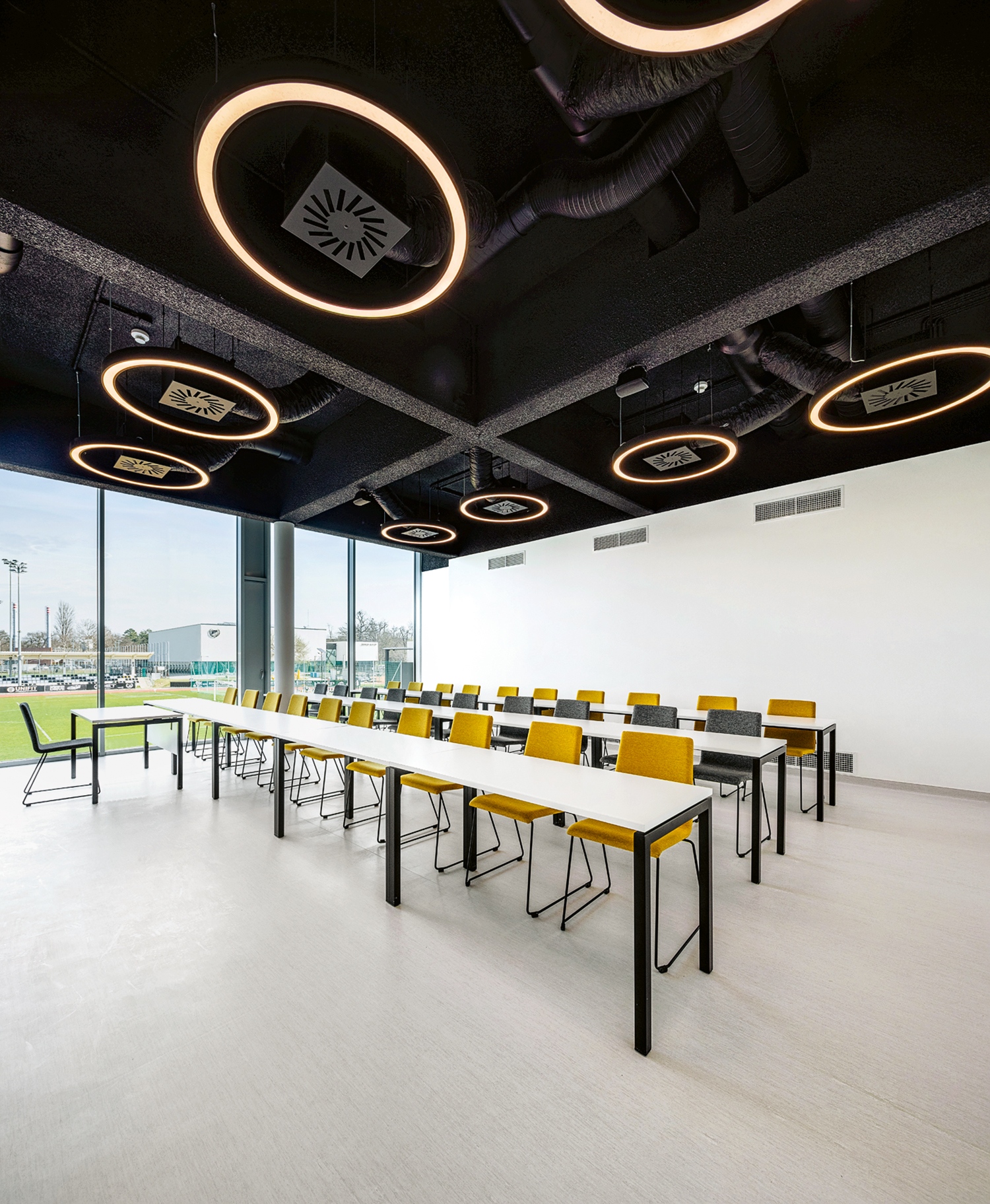 DEAC现有观景楼翻新扩建为多功能建筑丨Biró és Társa Építésziroda Kft.-14